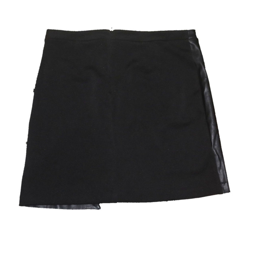 GUESS LEATHER MINI-SKIRT - Picture 2 of 2
